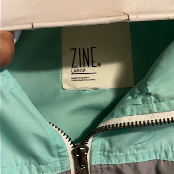 Windbreaker - Picture 3 of 3